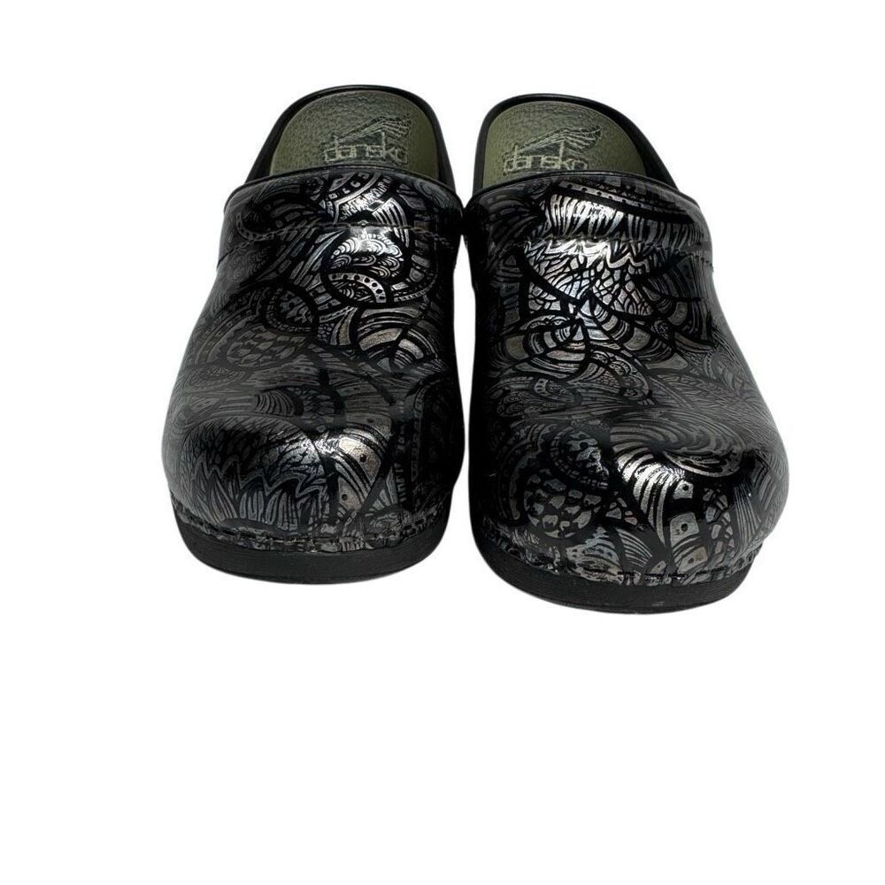 Women's Black Patterned Clogs - image 3